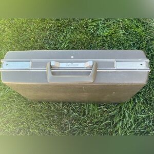 Maximillian Vintage 💼 Hardshell 24”x20”x7” Travel Luggage